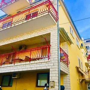 https://rooms-aladino.hotels-in-trogir.com